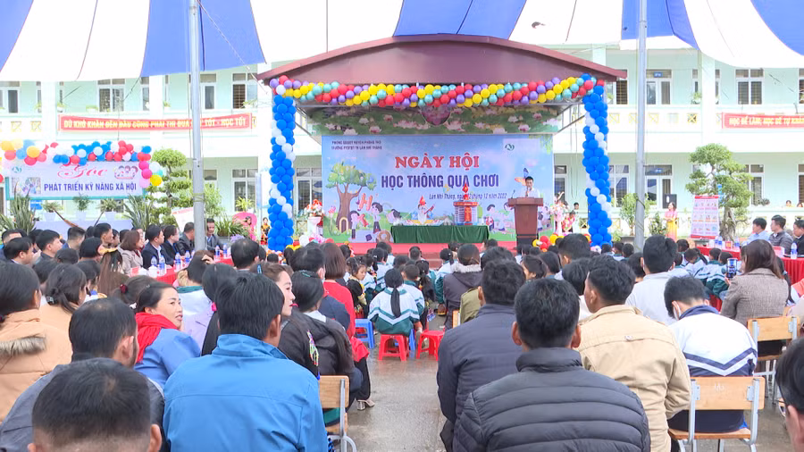 Ngày hội “học thông qua chơi” ở Trường Phổ thông DTBT Tiểu học Lản Nhì Thàng.