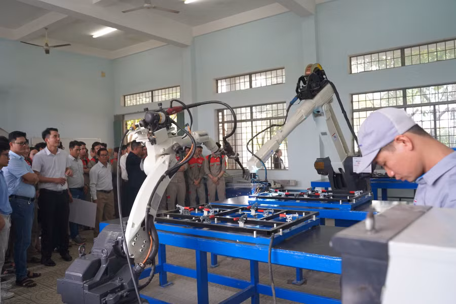 Phòng Thí nghiệm Hàn, Trường ĐH Bách khoa, ĐH Đà Nẵng - nơi đặt Robot hàn do công ty THACO tài trợ.