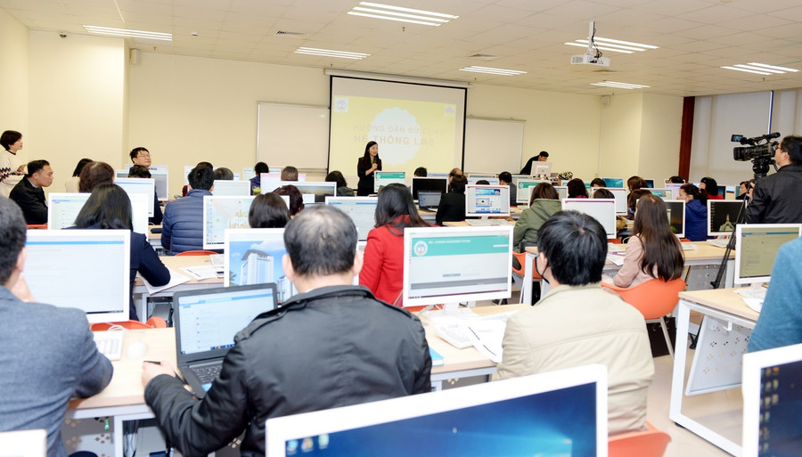 Tập huấn hướng dẫn sử dụng hệ thống quản lý học tập LMS tại Trường ĐH Kinh tế quốc dân. Ảnh: neu.edu.vn Tập huấn hướng dẫn sử dụng hệ thống quản lý học tập LMS tại Trường ĐH Kinh tế quốc dân. Ảnh: neu.edu.vn