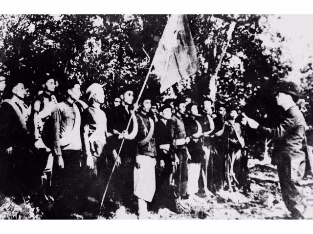 Lễ thành lập đội Việt Nam tuyên truyền giải phóng quân.