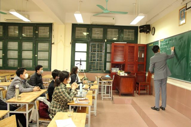 Quay bài video bài giảng phục vụ dạy học online. Quay bài video bài giảng phục vụ dạy học online.