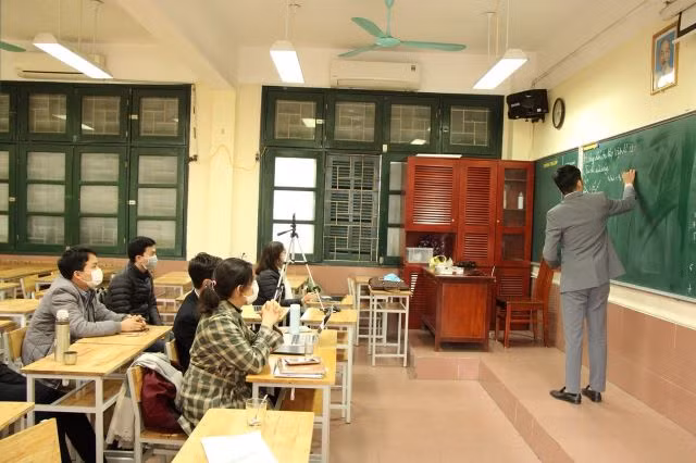 Quay bài video bài giảng phục vụ dạy học online.