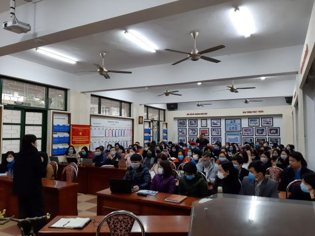 Các cán bộ, giáo viên Trường THCS-THPT Nguyễn Tất Thành xây dựng kế hoạch dạy học online khi học sinh được nghỉ học. Các cán bộ, giáo viên Trường THCS-THPT Nguyễn Tất Thành xây dựng kế hoạch dạy học online khi học sinh được nghỉ học.