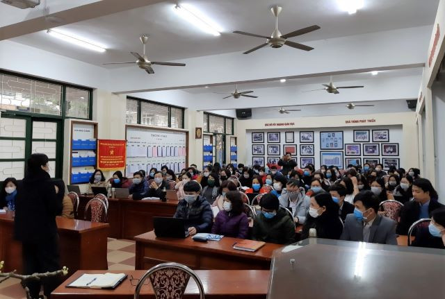 Cán bộ, giáo viên Trường THPCS-THPT Nguyễn Tất Thành tuân thủ nghiêm việc phòng chống dịch nCoV nhưng vẫn tích cực, nỗ lực triển khai dạy học online để học sinh có thể học tại nhà. Cán bộ, giáo viên Trường THPCS-THPT Nguyễn Tất Thành tuân thủ nghiêm việc phòng chống dịch nCoV nhưng vẫn tích cực, nỗ lực triển khai dạy học online để học sinh có thể học tại nhà.