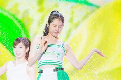 Những tai nạn “dở khóc dở cười” của sao Hàn ảnh 14 Những tai nạn “dở khóc dở cười” của sao Hàn ảnh 14