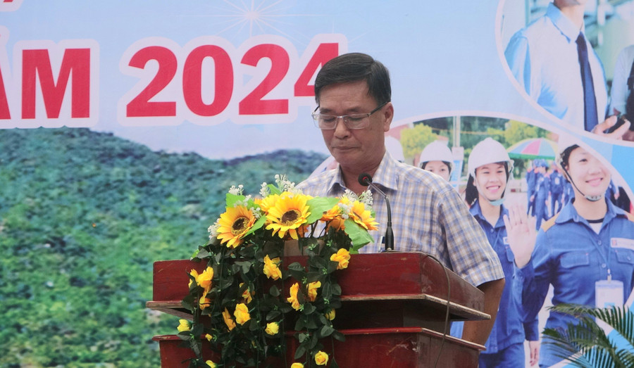 Ông Trần Minh Giang - Phó Chủ tịch UBND huyện Tri Tôn (An Giang) phát biểu tại Ngày hội. Ông Trần Minh Giang - Phó Chủ tịch UBND huyện Tri Tôn (An Giang) phát biểu tại Ngày hội.