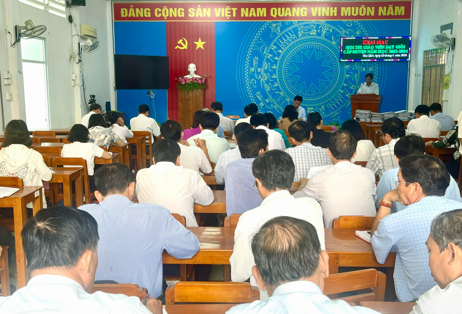 Phòng GD&ĐT huyện Chợ Mới (An Giang) khai mạc Hội thi "Giáo viên dạy giỏi tiểu học" cấp huyện năm học 2023 - 2024.