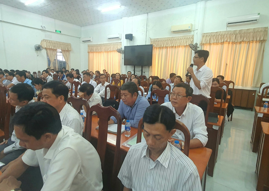 Đại biểu tham gia thảo luận tại Hội nghị. Đại biểu tham gia thảo luận tại Hội nghị.