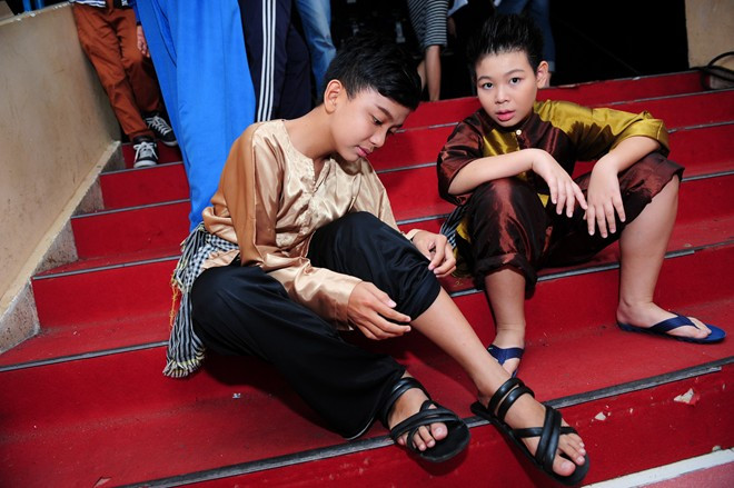 Minh Tài và Hải Khang tranh thủ tâm sự sau lâu ngày gặp lại. d