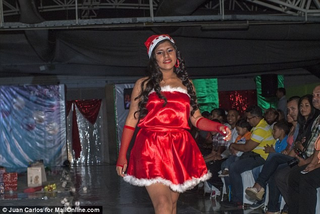 Chuyện kể bên trong lò đào tạo hoa hậu lớn nhất hành tinh