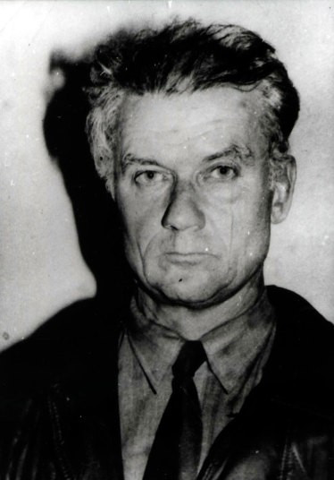 Andrei Chikatilo (người Nga) được gọi là Đồ tể vùng Rostov. Từ năm 1978 đến 1990, nhà điều tra cho biết Chikatilo đã tấn công tình dục, giết hại và phanh thây ít nhất 52 phụ nữ. Y nhận án tử hình năm 1992 và bị xử bắn vào năm 1994. Andrei Chikatilo (người Nga), hay còn gọi là Đồ tể vùng Rostov. Từ năm 1978 đến 1990, nhà điều tra cho biết Chikatilo đã tấn công tình dục, giết hại và phanh thây ít nhất 52 phụ nữ. Y nhận án tử hình năm 1992 và bị xử bắn vào năm 1994.