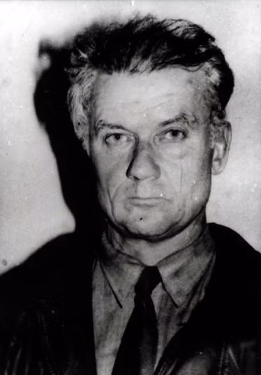 Andrei Chikatilo (người Nga), hay còn gọi là Đồ tể vùng Rostov. Từ năm 1978 đến 1990, nhà điều tra cho biết Chikatilo đã tấn công tình dục, giết hại và phanh thây ít nhất 52 phụ nữ. Y nhận án tử hình năm 1992 và bị xử bắn vào năm 1994.