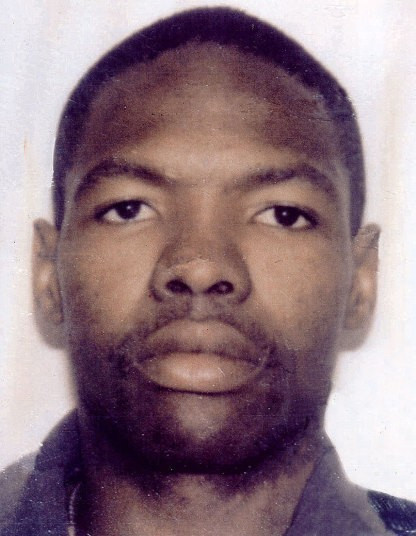 Tòa án ở Nam Phi đã kết tội Moses Sithole vì giết hại 38 người trong giai đoạn 1994 - 1995. Thủ đoạn của Sithole thường là dụ dỗ những cô gái trẻ, hứa hẹn sẽ giúp các cô có việc làm tốt, sau đó y cưỡng hiếp, tra tấn các nạn nhân rồi hạ sát họ. Mức án tù của Sithole lên đến hơn 2.400 năm. Tòa án ở Nam Phi đã kết tội Moses Sithole vì giết hại 38 người trong giai đoạn 1994 - 1995. Thủ đoạn của Sithole thường là dụ dỗ những cô gái trẻ, hứa hẹn sẽ giúp các cô có việc làm tốt, sau đó y cưỡng hiếp, tra tấn các nạn nhân rồi hạ sát họ. Mức án tù của Sithole đến hơn 2.400 năm.