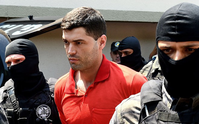 Nhân viên bảo vệ người Brazil, Tiago Gomes da Rocha, đã nhận tội giết hại 39 người. Các nạn nhân chủ yếu là người vô gia cư, phụ nữ, người chuyển giới và người đồng tính. Y thường lái xe máy đến gần các nạn nhân, hét to "ta là cướp đây", rồi bắn họ nhưng không lấy đi vật gì. Nhân viên bảo vệ người Brazil, Tiago Gomes da Rocha, đã nhận tội giết hại 39 người. Các nạn nhân chủ yếu là người vô gia cư, phụ nữ, người chuyển giới và người đồng tính. Y thường lái xe máy đến gần các nạn nhân, hét to