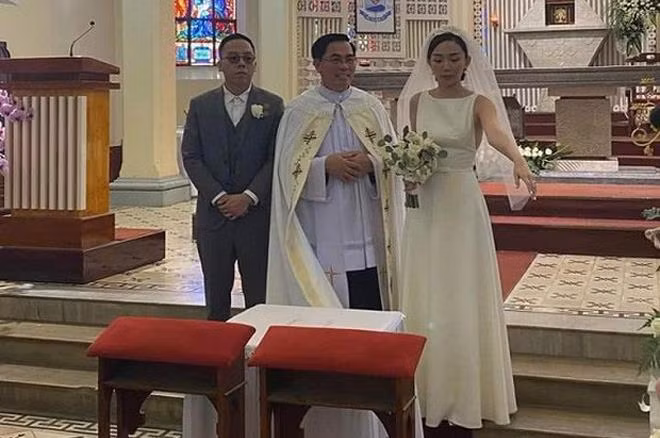 Váy cưới đẳng cấp của Tóc Tiên: Đặt may riêng từ nhà mốt danh tiếng thế giới