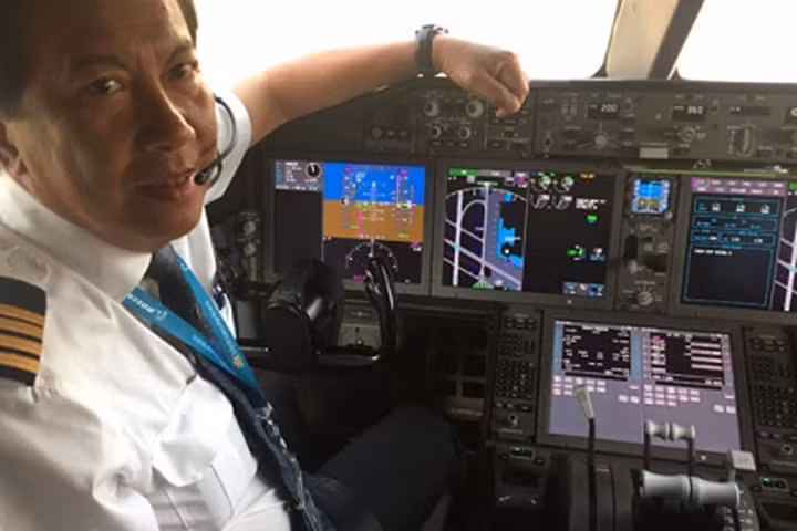 Cơ trưởng Phan Xuân Đức đã gắn bó với nghề phi công hơn 30 năm