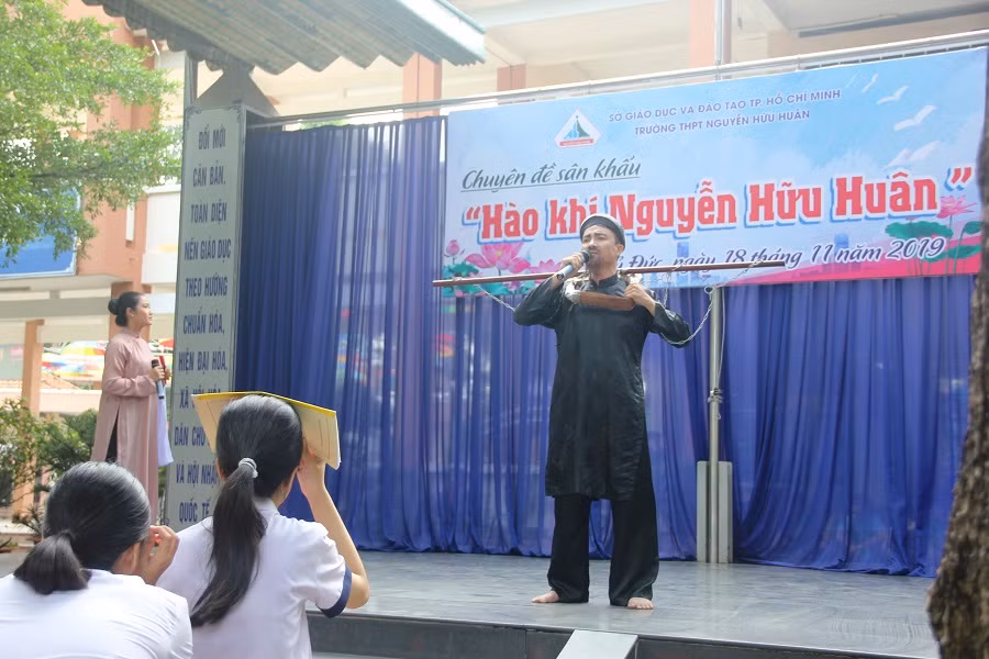 Trích đoạn cải lương về anh hùng dân tộc Nguyễn Hữu Huân