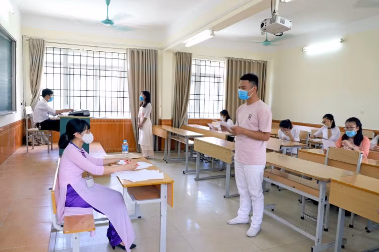 Các thầy cô đều khuyên thí sinh tự tin khi dự thi năng khiếu.