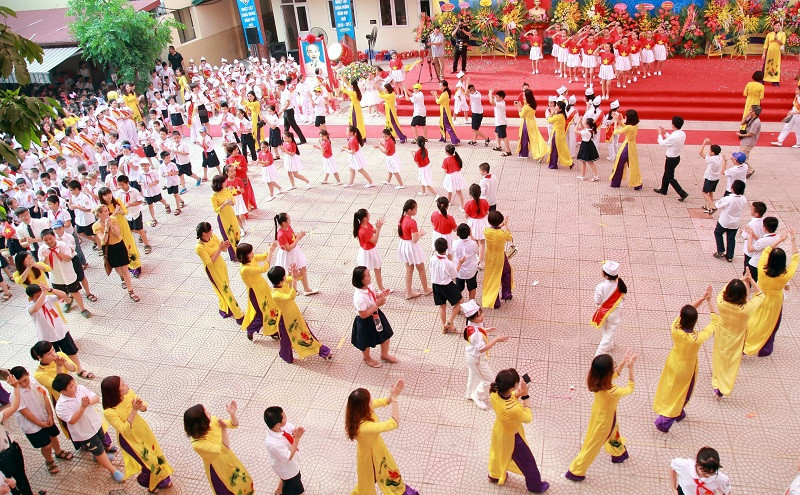 GV hướng học trò đến những hoạt động lành mạnh, bổ ích. GV hướng học trò đến những hoạt động lành mạnh, bổ ích.