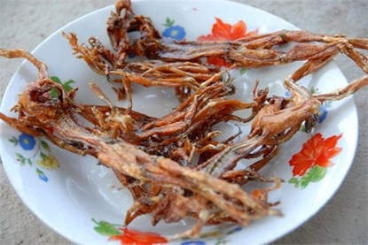“Vũ nữ chân dài” đốn tim dân nhậu miền Tây