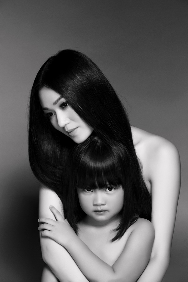 Khánh My chụp ảnh không xiêm y ủng hộ quỹ từ thiện của riêng mình ảnh 3 Khánh My chụp ảnh không xiêm y ủng hộ quỹ từ thiện của riêng mình ảnh 3