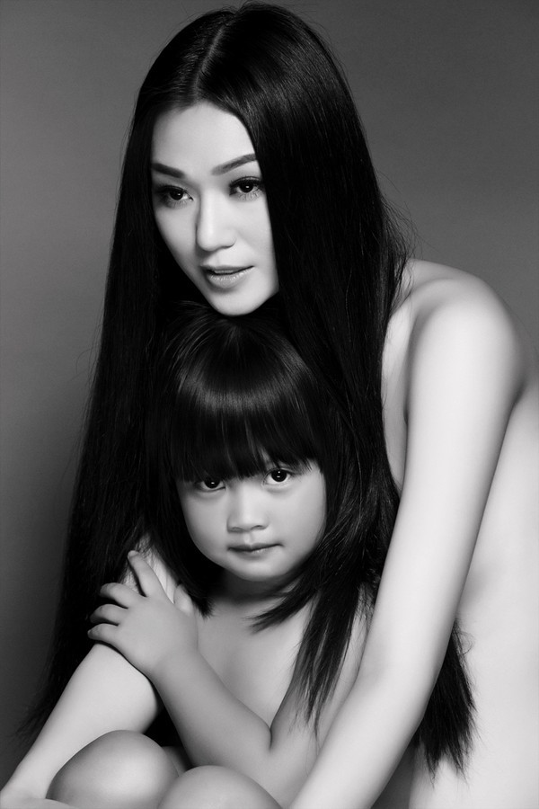 Khánh My chụp ảnh không xiêm y ủng hộ quỹ từ thiện của riêng mình ảnh 2 Khánh My chụp ảnh không xiêm y ủng hộ quỹ từ thiện của riêng mình ảnh 2