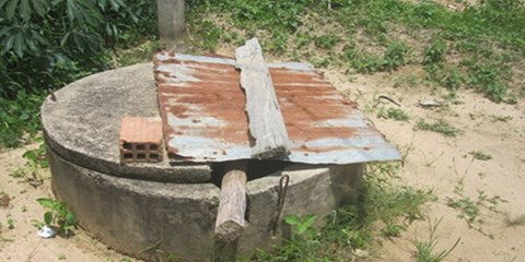 Tự tử sau khi ném em xuống giếng, chém vợ trọng thương