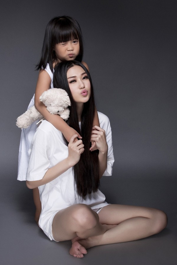 Khánh My chụp ảnh không xiêm y ủng hộ quỹ từ thiện của riêng mình ảnh 8 Khánh My chụp ảnh không xiêm y ủng hộ quỹ từ thiện của riêng mình ảnh 8