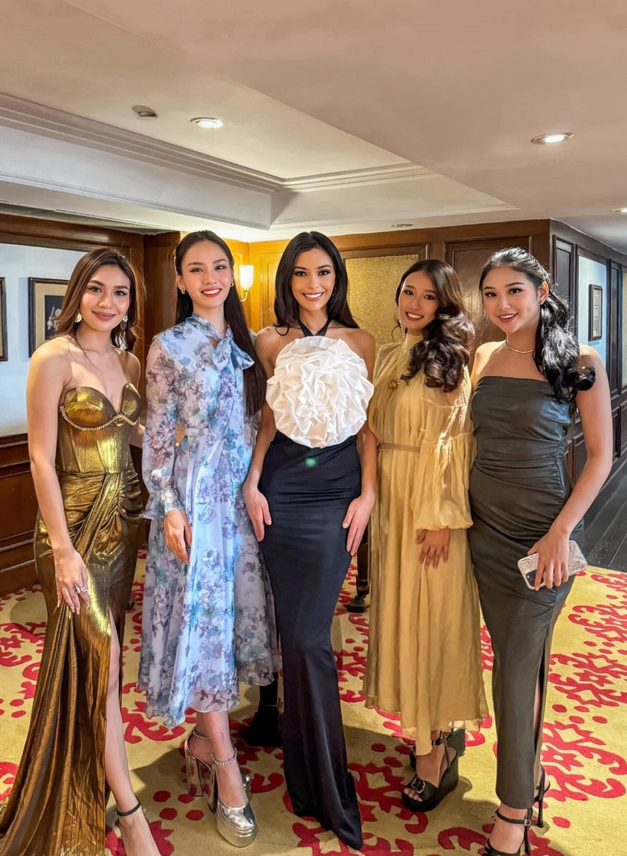 Hoa hậu Mai Phương và các thí sinh tại Miss World. Hoa hậu Mai Phương và các thí sinh tại Miss World.