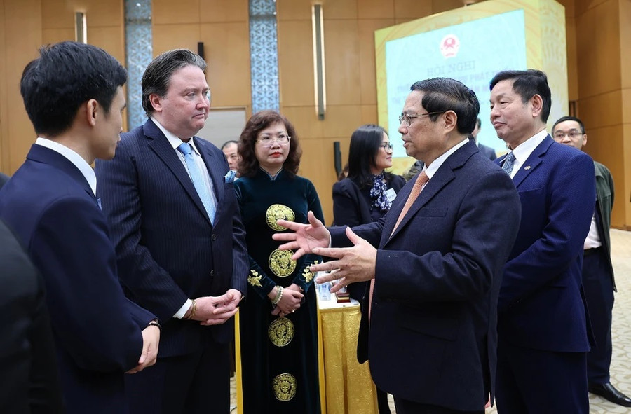 Thủ tướng Phạm Minh Chính với các đại biểu tham dự hội nghị. (Ảnh: Dương Giang/TTXVN) Thủ tướng Phạm Minh Chính với các đại biểu tham dự hội nghị. (Ảnh: Dương Giang/TTXVN)