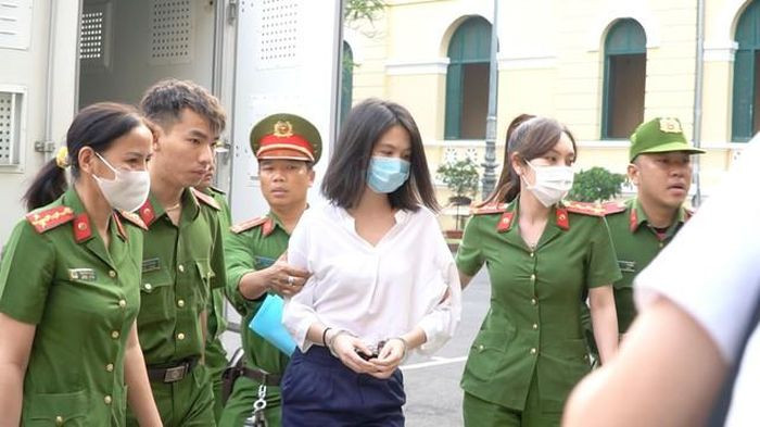 Ngọc Trinh được tuyên án treo.