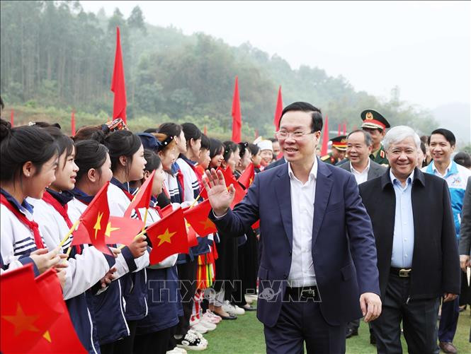 Chủ tịch nước Võ Văn Thưởng đến dự Lễ phát động Tết trồng cây “Đời đời nhớ ơn Bác Hồ”. (Ảnh: Dương Giang/TTXVN)