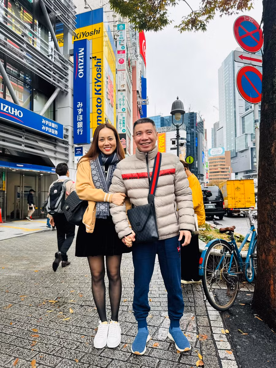 Trong suốt thời gian qua, Ngọc Hà đã luôn túc trực, tận tâm bên cạnh để chăm sóc chồng. Nhờ sự chăm sóc, động viên của vợ cùng mọi người, sức khỏe của NSND Công Lý đã tiến triển tốt.