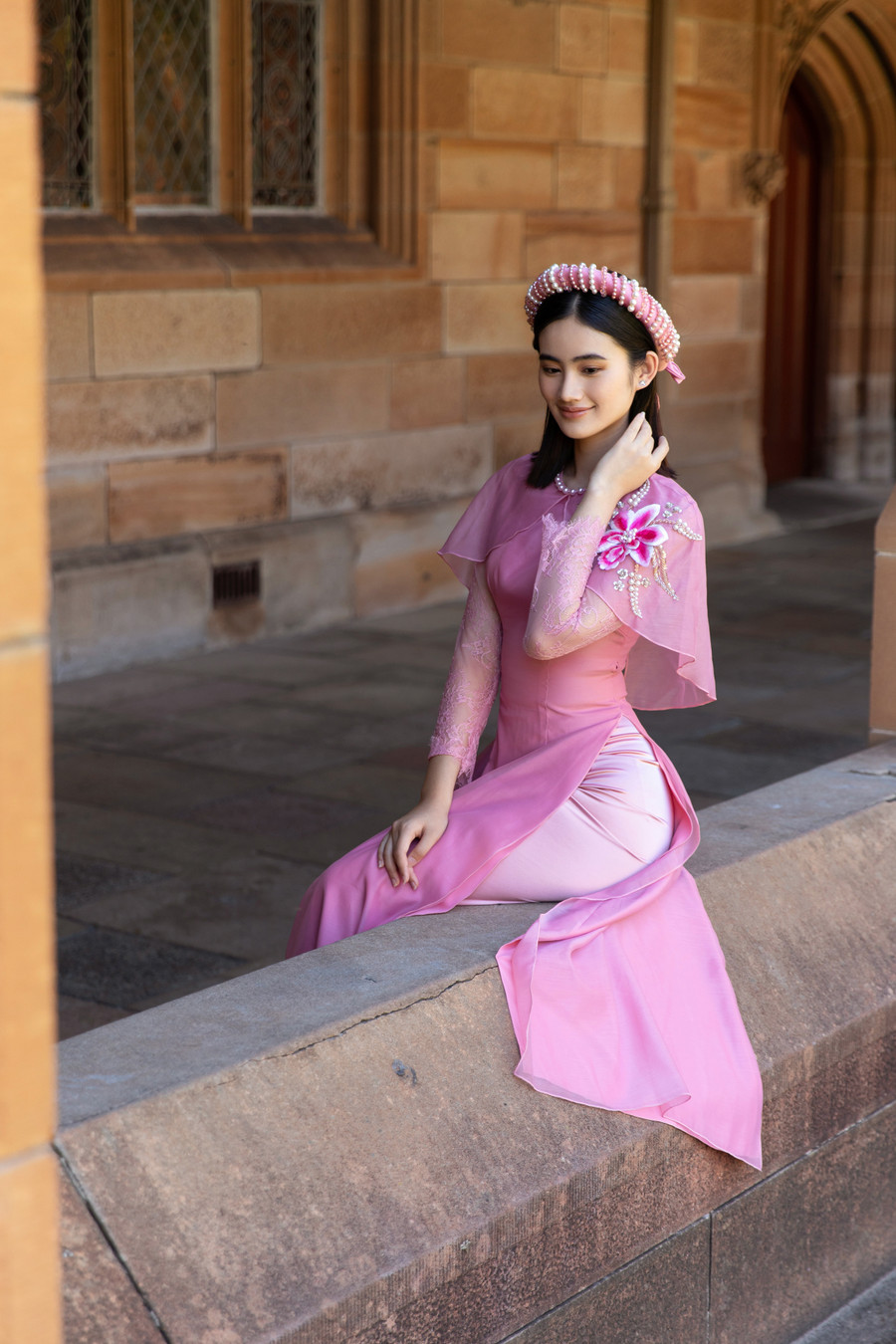 Hoa hậu Ý Nhi rạng rỡ trong tà áo dài tại Úc. Hoa hậu Ý Nhi rạng rỡ trong tà áo dài tại Úc.