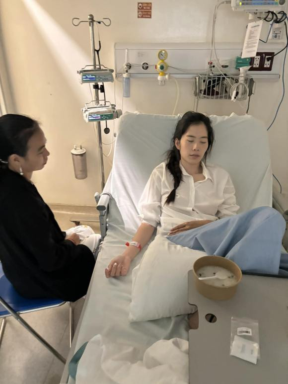 Bạn trai Nam Em tiết lộ tình trạng sức khỏe hiện tại của nàng hoa khôi. Bạn trai Nam Em tiết lộ tình trạng sức khỏe hiện tại của nàng hoa khôi.