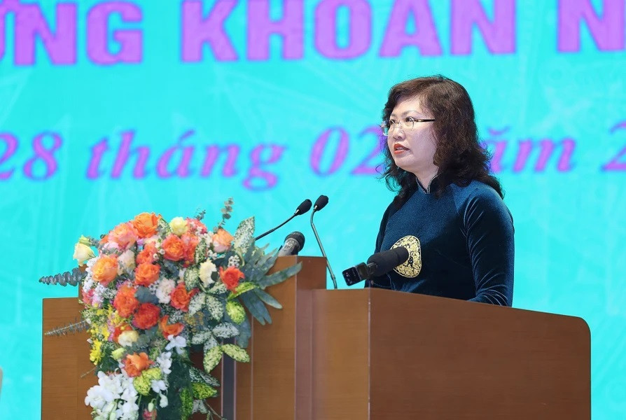 Bà Vũ Thị Chân Phương, Chủ tịch Ủy ban Chứng khoán Nhà nước báo cáo tình hình thị trường chứng khoán. (Ảnh: Dương Giang/TTXVN) Bà Vũ Thị Chân Phương, Chủ tịch Ủy ban Chứng khoán Nhà nước báo cáo tình hình thị trường chứng khoán. (Ảnh: Dương Giang/TTXVN)