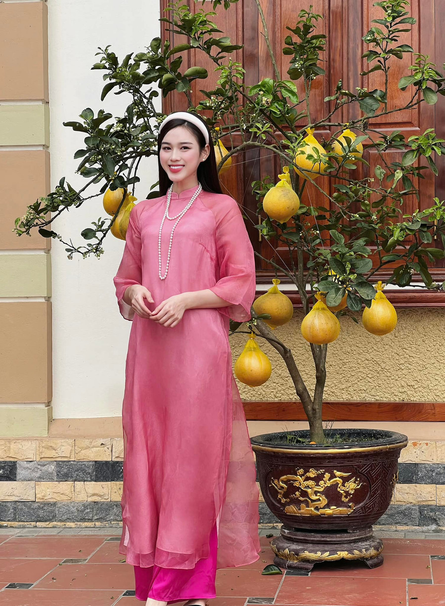 Hoa hậu Đỗ Thị Hà vướng tin đồn đang hẹn hò thiếu gia có gia thế 'khủng'. Hoa hậu Đỗ Thị Hà vướng tin đồn đang hẹn hò thiếu gia có gia thế 'khủng'.
