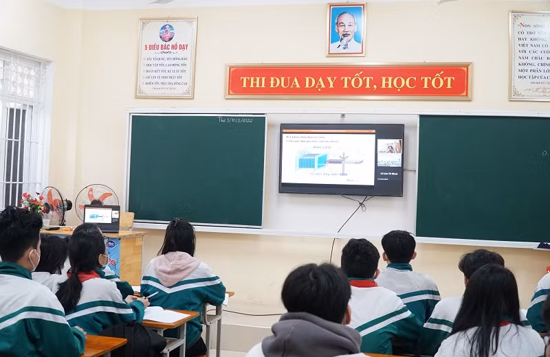 Tiết học “vắng” giáo viên đặc biệt của lớp 9B Trường THCS Lê Mao, TP Vinh, Nghệ An.