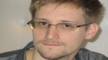 Kẻ lộ mật Edward Snowden lại "dội bom tấn"