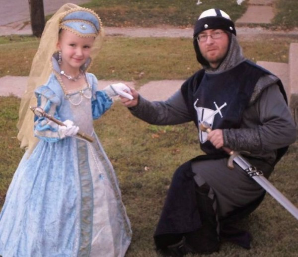 Những bức ảnh siêu hài hước khi các ông bố chơi cùng con 25