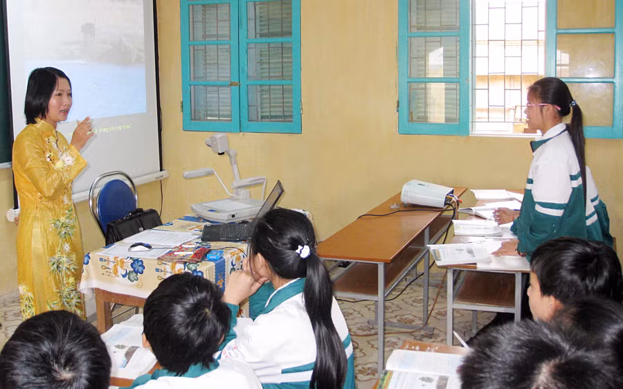 Trả thù lao giáo viên dạy thực nghiệm chương trình, SGK