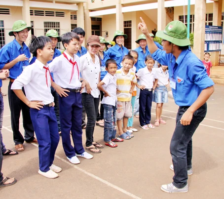 Tiếp sức đến trường, ngăn dòng bỏ học