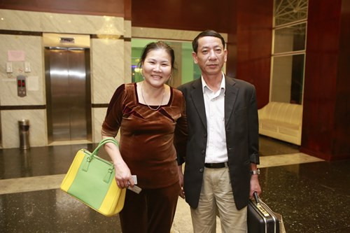 Bố mẹ Công Vinh rạng rỡ tại hôn lễ con trai