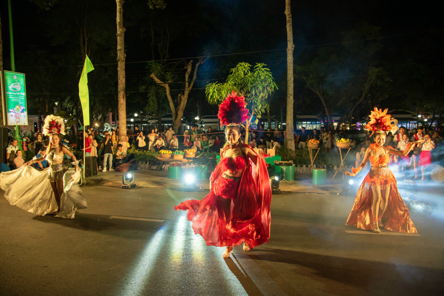 Lễ hội đường phố rực rỡ sắc màu. Lễ hội đường phố rực rỡ sắc màu.