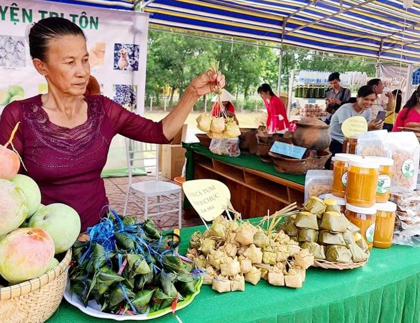 Các loại bánh đặc sản Tri Tôn (An Giang). Các loại bánh đặc sản Tri Tôn (An Giang).