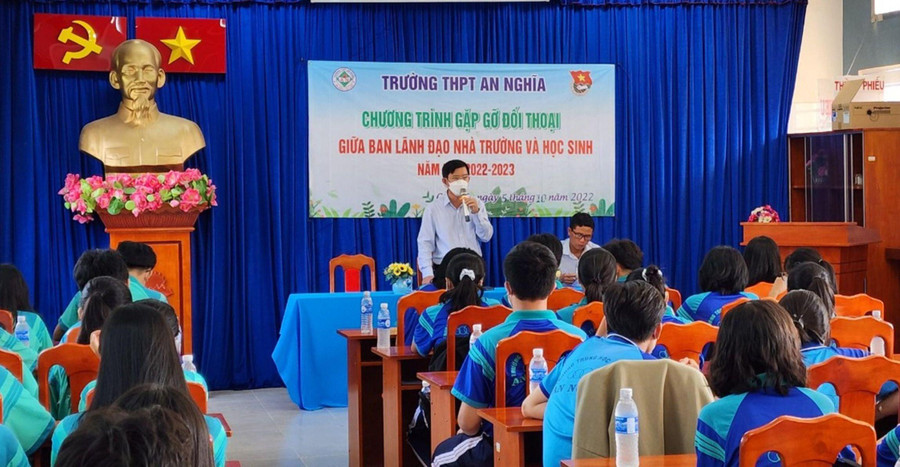 Năm 2022 này, Trường THPT An Nghĩa là 1 trong 3 đơn vị được Sở GD&ĐT TPHCM thí điểm thi tuyển chức danh lãnh đạo nhà trường. Năm 2022 này, Trường THPT An Nghĩa là 1 trong 3 đơn vị được Sở GD&ĐT TPHCM thí điểm thi tuyển chức danh lãnh đạo nhà trường.