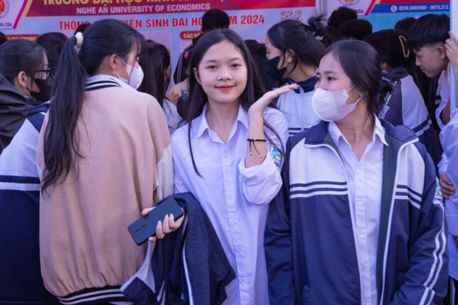 Học sinh Hà Tĩnh trong Ngày hội Tư vấn - Hướng nghiệp - Tuyển sinh với chủ đề “Định hướng tương lai - Chọn đúng ngành nghề”. Ảnh: ITN