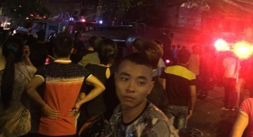 Hà Nội: Đang cháy lớn ở cửa hàng 4 tầng trên phố Hàng Mã - Ảnh 2 Hà Nội: Đang cháy lớn ở cửa hàng 4 tầng trên phố Hàng Mã - Ảnh 2