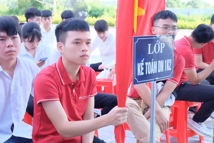 Phần miễn giảm học phí cho đối tượng tốt nghiệp THCS học lên trình độ trung cấp đã được bổ sung rõ ràng, chi tiết. Ảnh minh họa