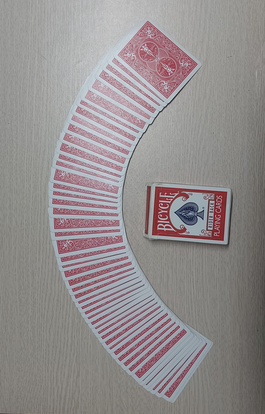 Bộ bài - nhỏ mà có võ. Ảnh: Lê Đức Triết Bộ bài - nhỏ mà có võ. Ảnh: Lê Đức Triết